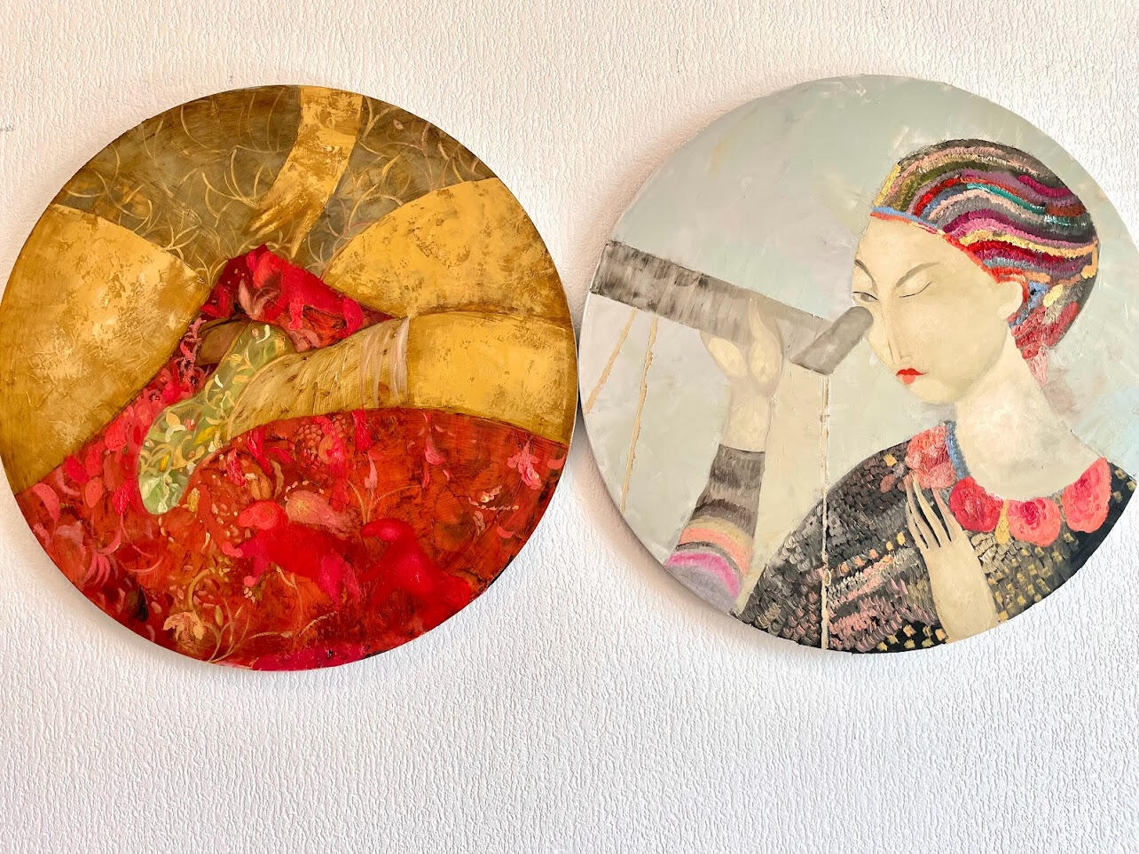 Curiosity, 2023 Oil on canvas, diptych; each Ø 70 cm